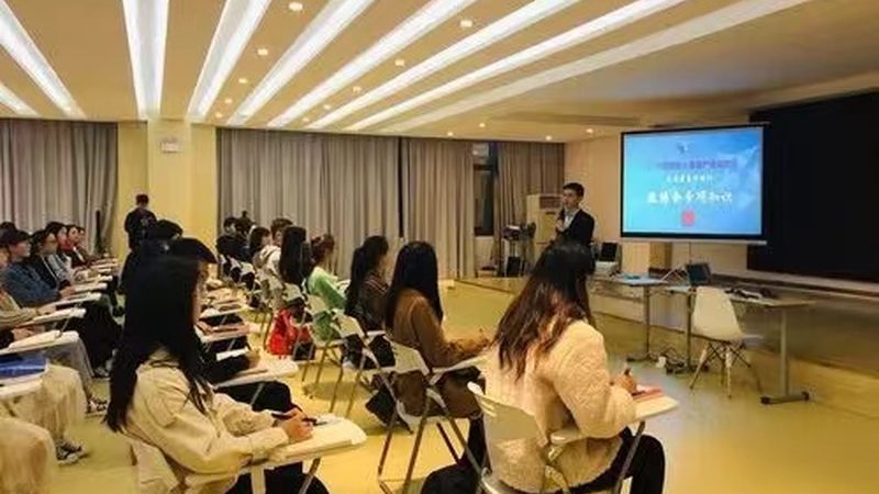 心理咨询师培训师资实战经验对比：如何挑选合适的培训课程**